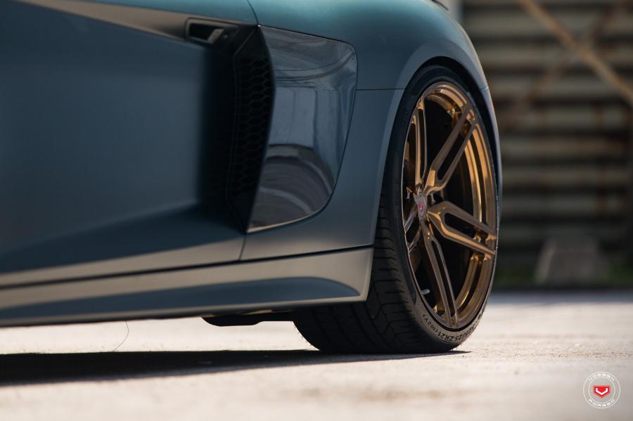 Детали экстерьера Audi R8 V10 on Vossen Wheels (HC-1) 2016 года  (фото 14 из 47)